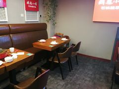 卡座-周鱼小馆石锅酸菜鱼(活力汇店)