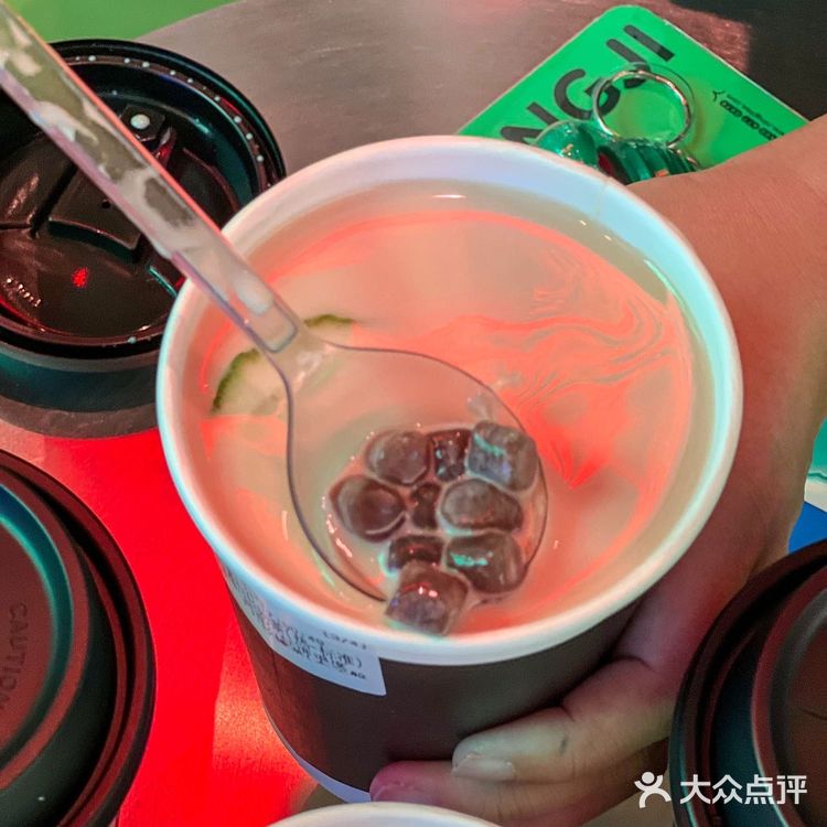 秋天养生达人必备🥤！喝轻奶茶还有小鳄鱼🉐️