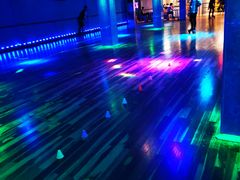 -奔马滚轴溜冰场