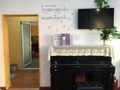 -The ONE 智能钢琴教室音乐恋琴吧·青岛市海玖玖艺术培训学校