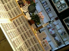 -MiRi眼镜连锁·蔡司·尼康控优点合作店(莘庄店)