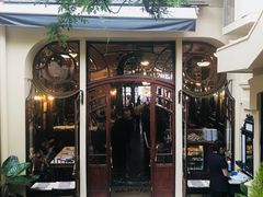 -Majestic Café