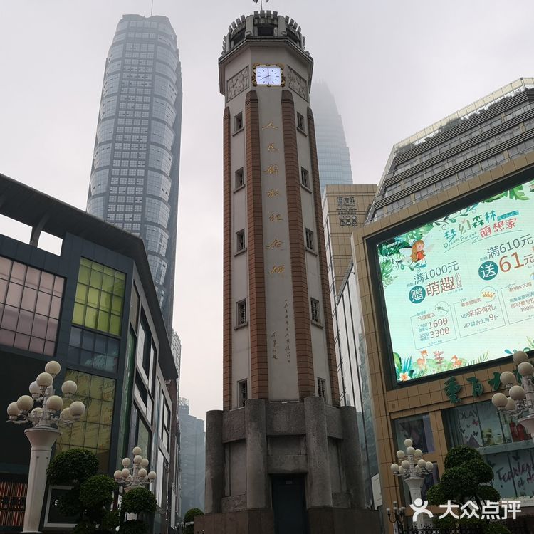 到了晚上，这座城市更漂亮