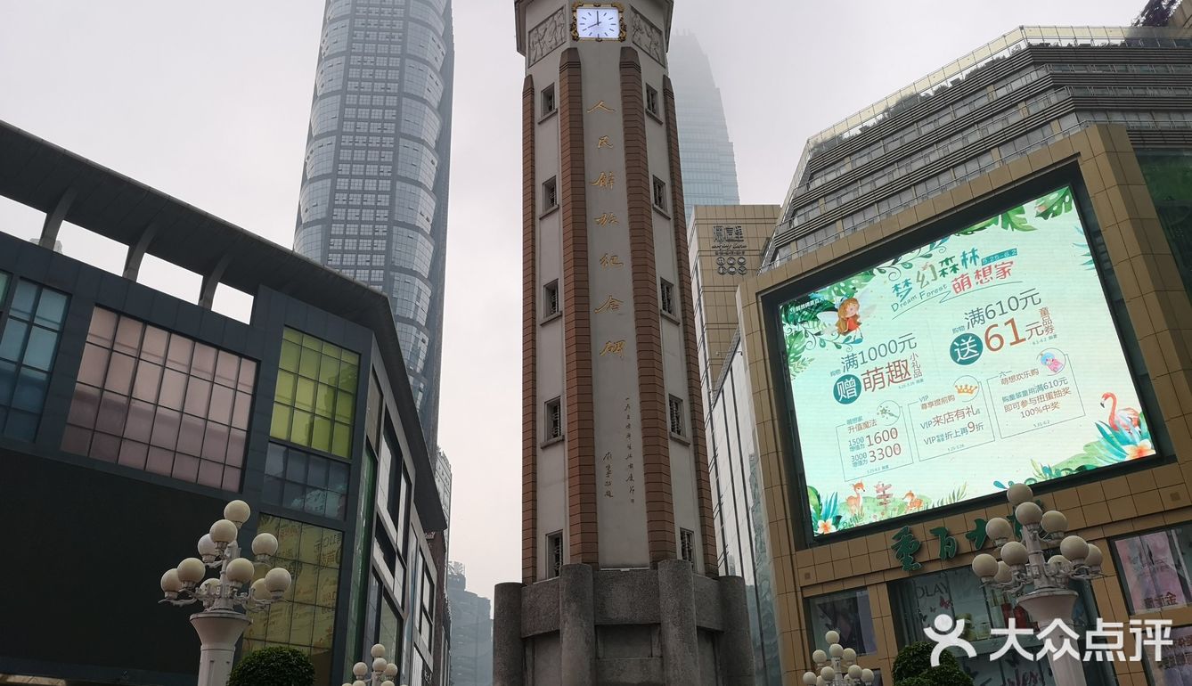 到了晚上，这座城市更漂亮