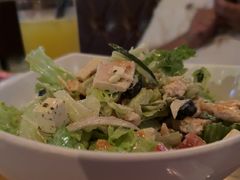 希腊沙拉搭鸡胸肉-味德西餐音乐酒吧 Wade's Bar&Grill