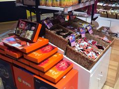 零售区-来伊份(上海市静安区万航渡路889广场店)