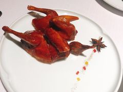 招牌玻璃皮乳鸽-北京厨房(SKP店)