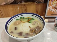 -狗撵鸭(泰山公寓店)