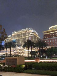 -现代经典婚纱摄影