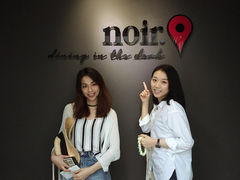 -Noir. Dining in the Dark