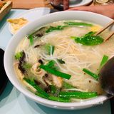 有一些配菜，服务员会问有没有忌口要不要加料