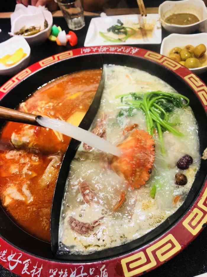 紫云轩火锅(兴城店)-"菜品味道还可以,服务我们这桌的化浓妆的女.