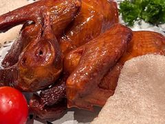 秘制脆皮乳鸽-避风塘(百联东郊店)