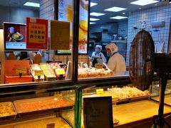 面包甜点陈列柜-鲍师傅糕点(江苏路店)
