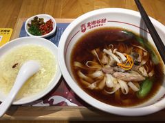 -呷佬·长沙手工米粉(金沙江路店)
