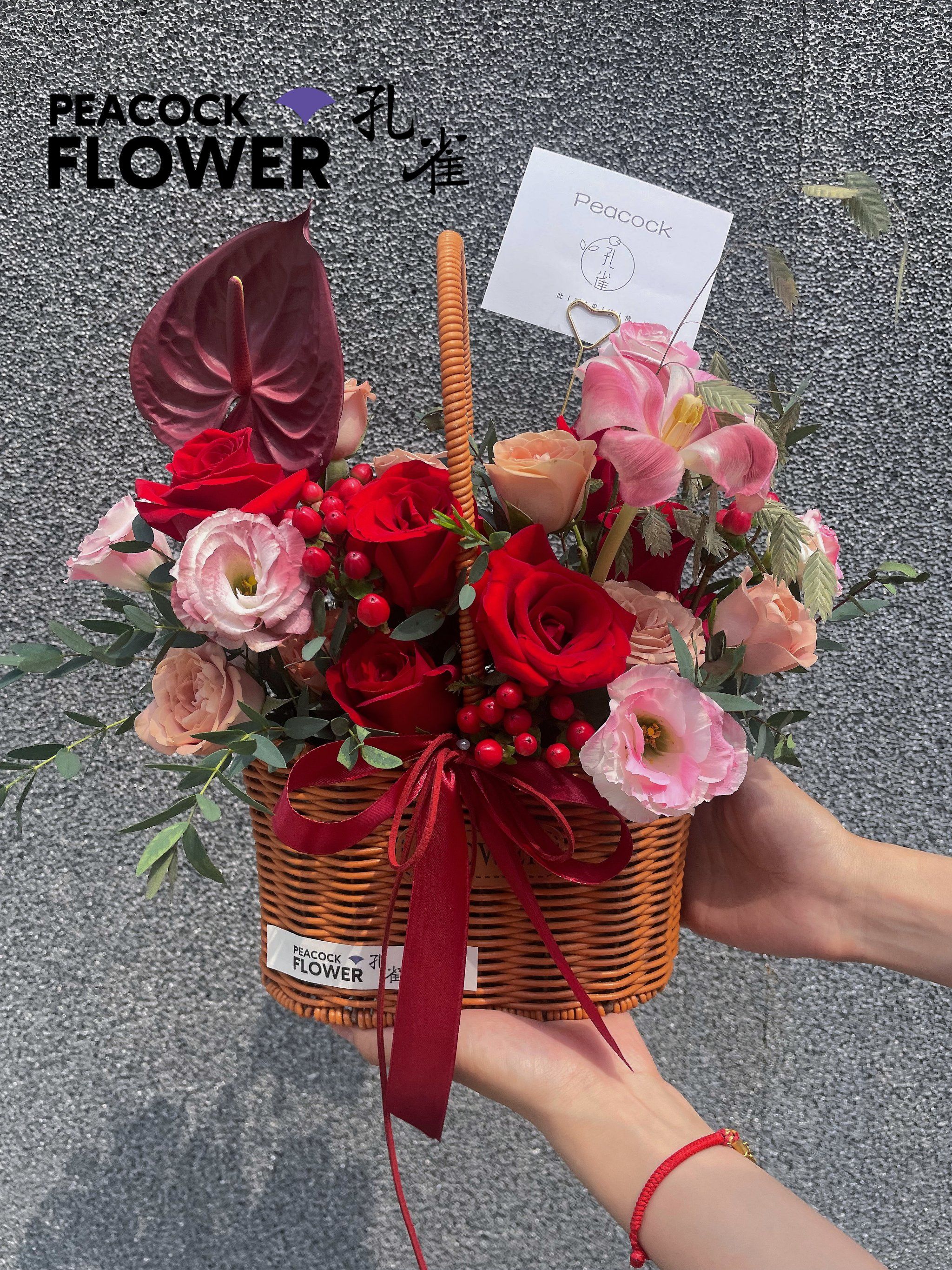 手捧鲜花 为你而来#红色系手提花篮 红色系开业花篮