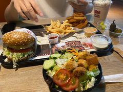 -The Habit Burger Grill 哈比特汉堡(复兴soho店)