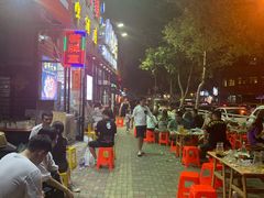 -老东镇啤酒屋海鲜加工·蒸汽海鲜·海鲜烧烤(台东店)