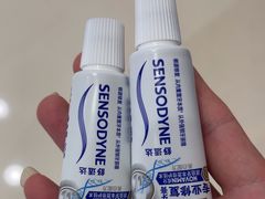 -瑞尔齿科(上海长风大悦城店)