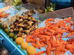 -广州万富希尔顿酒店·感趣自助餐厅·金秋蟹宴生蚝海鲜刺身