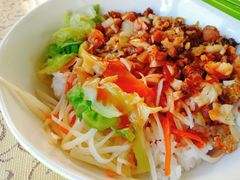 番茄烤肉拌饭-中央财经大学-食堂