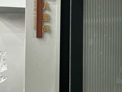 -蓝海豚游泳俱乐部(南京西路店)