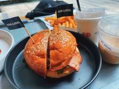 美式经典牛肉汉堡-shark burger·鲨鱼汉堡(交子大道店)