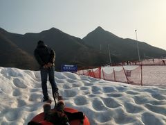 -荣盛康旅野三坡滑雪场