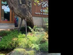 -Chom Cafe and Restaurant