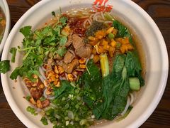 -爆炸头阿姨小四川正宗川味小吃(无任何分店)