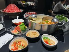 -鲜入唯煮·港式海鲜牛肉火锅(金宝街店)