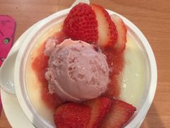 草莓梦幻雪双皮奶-满记甜品(王府井北京市百货大楼店)