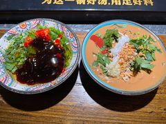 -老牌坊云南鱼豆花火锅(哈西万达店)