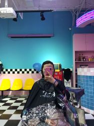 染发等待中-变画·发型STUDIO