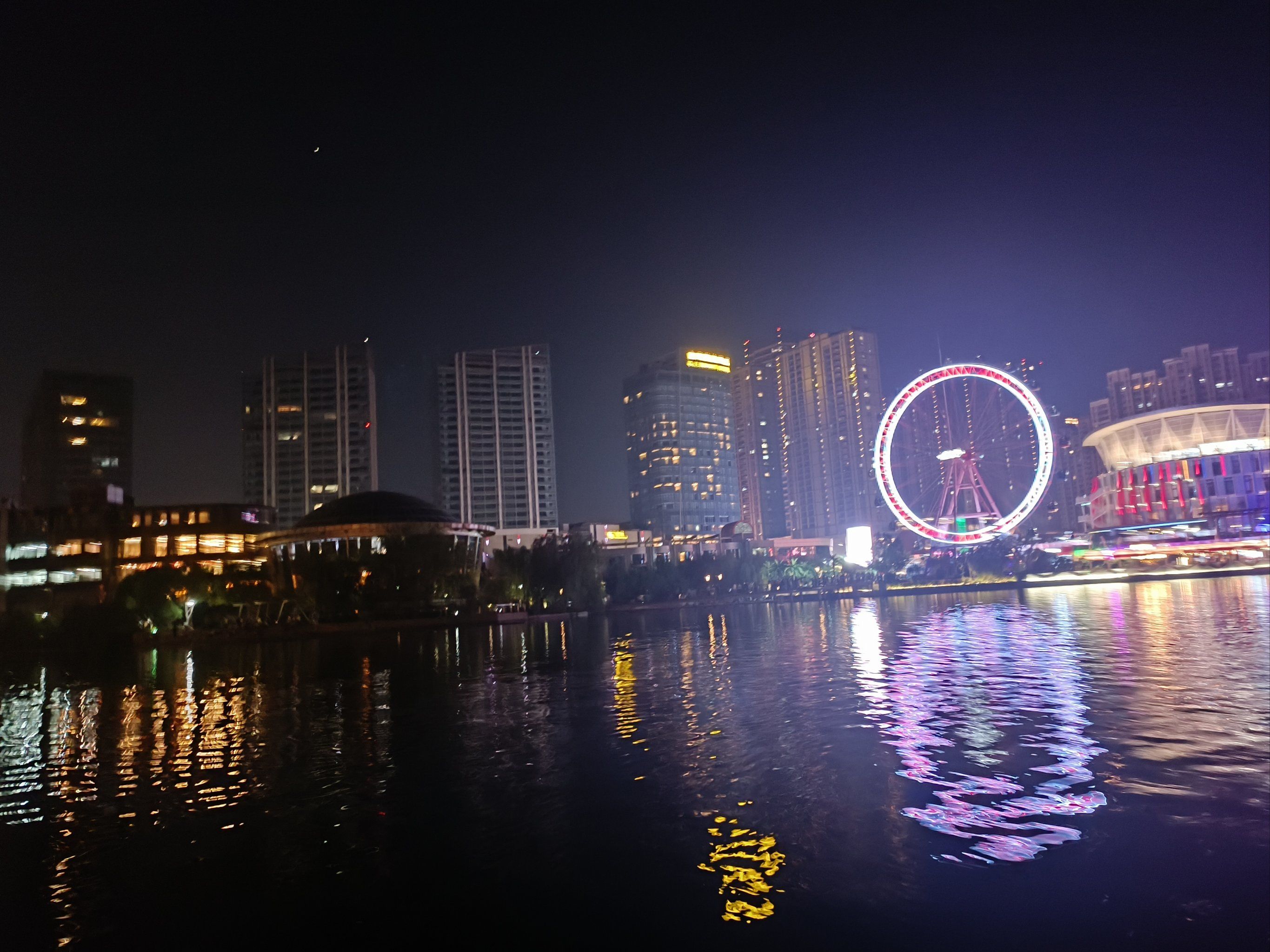 百家湖的夜景