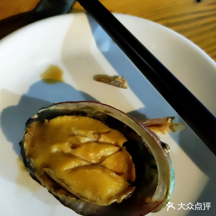 再浇上他们的酱汁，很是入味，我觉得还是非常好吃的