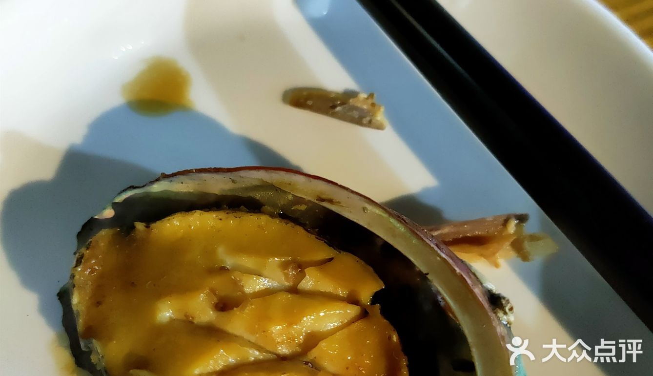 再浇上他们的酱汁，很是入味，我觉得还是非常好吃的