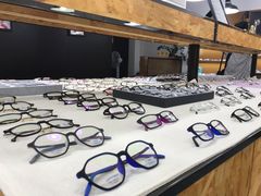 -罗伯特眼镜·蔡司官方授权(罗湖国贸店)