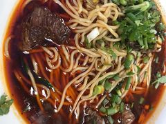 特色牛肉面-老地方巷内小面