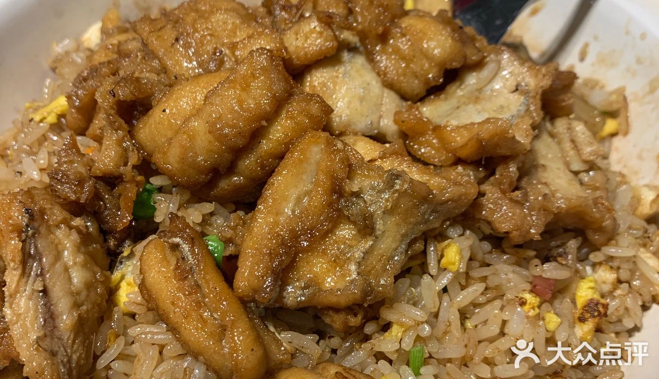 虾肉Q弹，味道真的很赞，每一只都很新鲜，个头也不小
