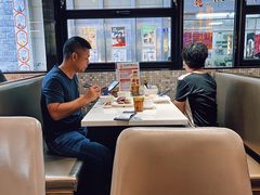 靠窗位-香港新发烧腊茶餐厅(书城店)