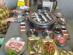 -围炉肉舍丹东海鲜烤肉·烤活鳗(步行街店)