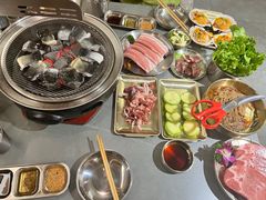 -围炉肉舍•炭烤活鳗•丹东海鲜烤肉(步行街店)