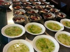 蔬菜钵和豆花米线-新纪元大酒店