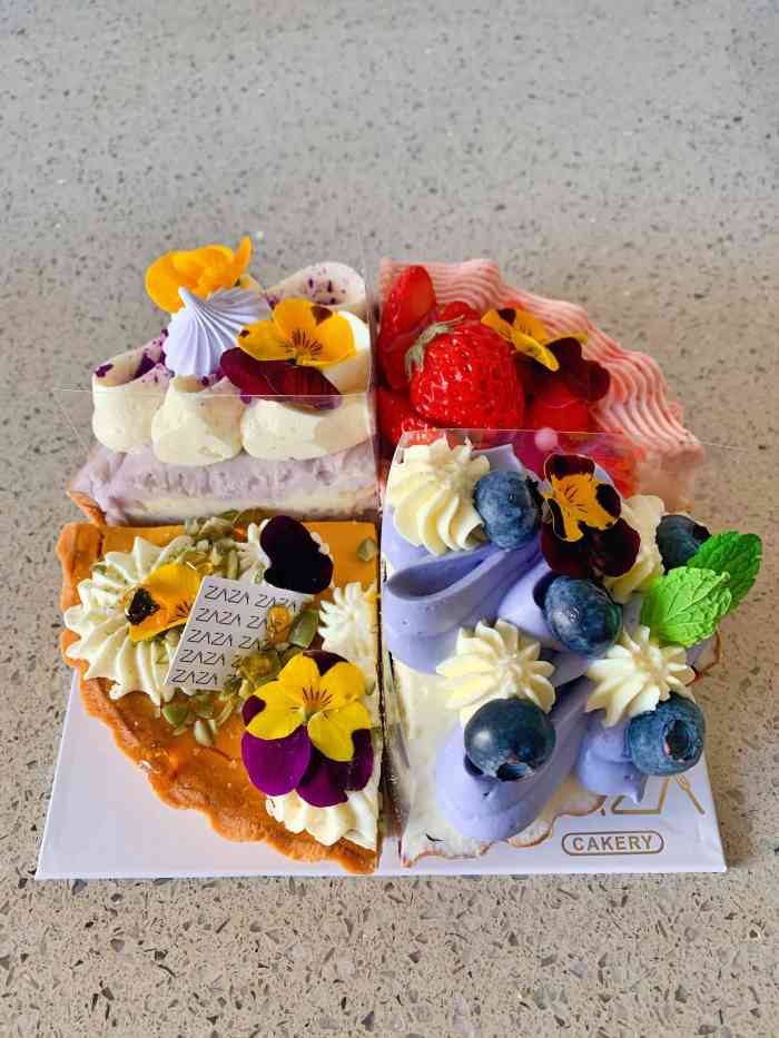 zaza cakery-"观察很久终于下单了.定了蜜瓜和南瓜的双拼.