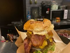 美式经典牛肉汉堡-shark burger·鲨鱼汉堡(交子大道店)