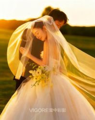 -雪中彩影婚纱摄影·微光艺术中心