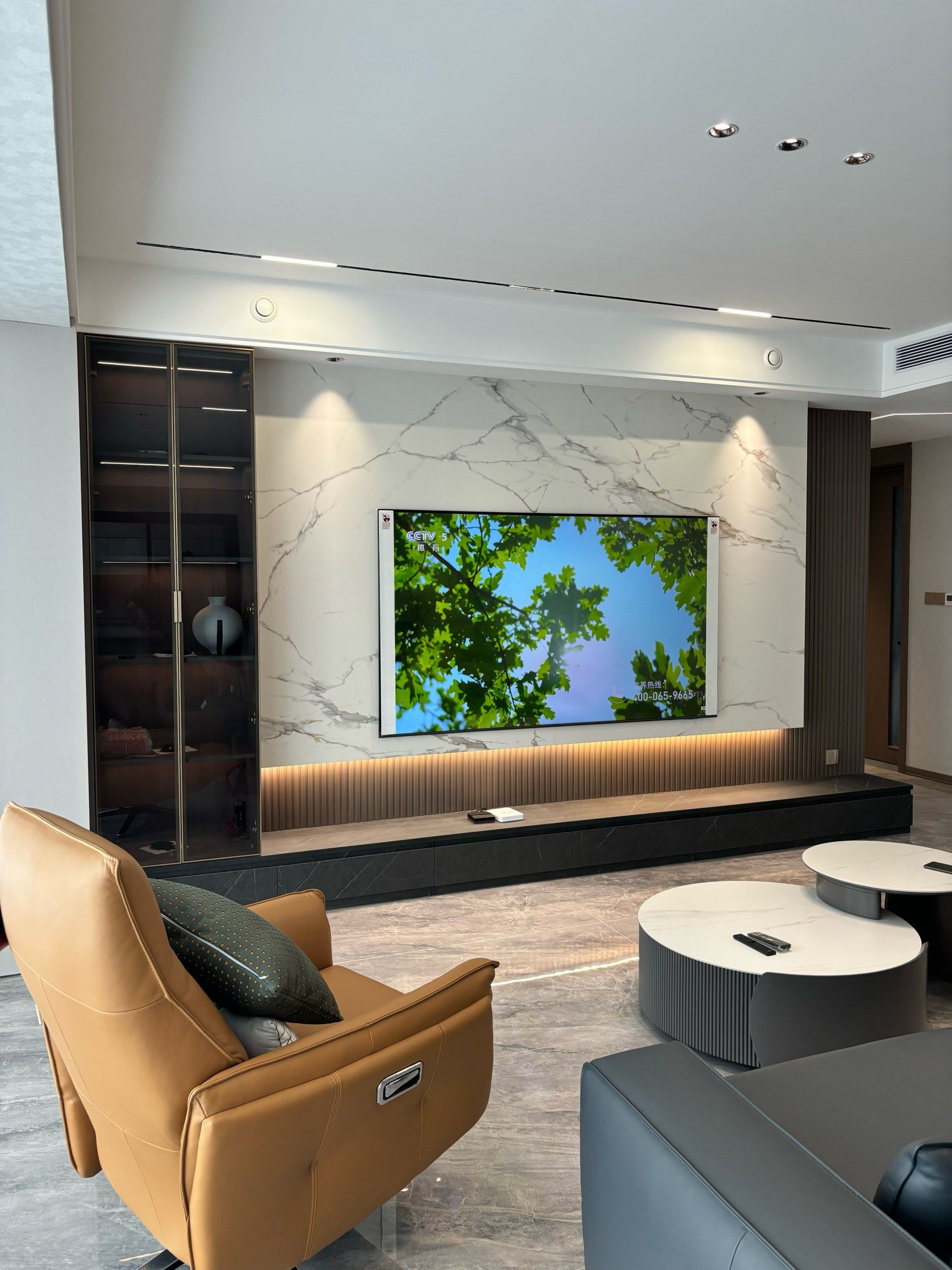 实拍|意式l型电视背景墙