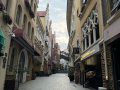 -鲁邦国际风情街(麦世达韩国精品百货店)