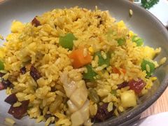 大叻经典菠萝海鲜炒饭-米纸越南小馆(金鹰世界店)